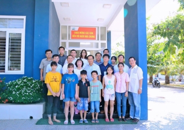 Đoàn cán bộ tỉnh Long An đến thăm Trung tâm Bảo trợ trẻ em IMG Huế