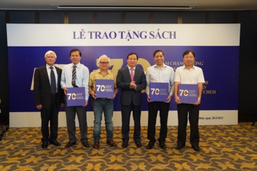 Lễ trao tặng sách - hoạt động thể hiện tình hữu nghị giữa hai nước Việt Nam - Nga