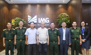 Thiếu tướng Trần Chí Tâm – Phó Chính ủy Quân khu 7 đến thăm và chúc mừng Công ty IMG nhân Ngày Doanh nhân Việt Nam 13/10